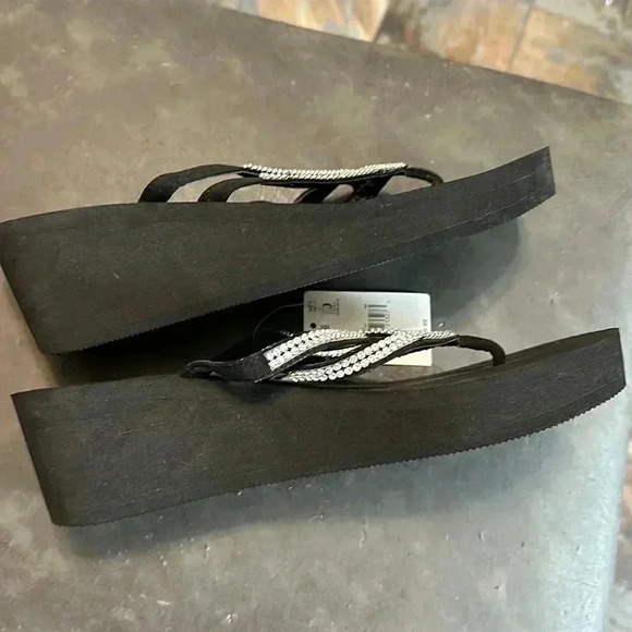 Tropical Escape Diamond wedge Sandles - NWT - Picture 4 of 7